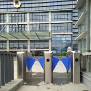 行政大樓仁為翼閘調試完成投入使用